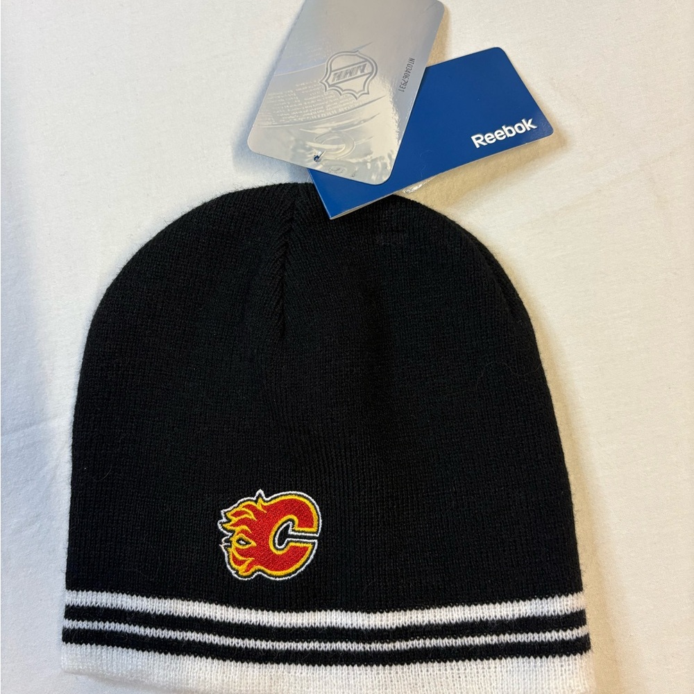 Reebok NHL Calgary Flames Black Cuffless Knit Beanie